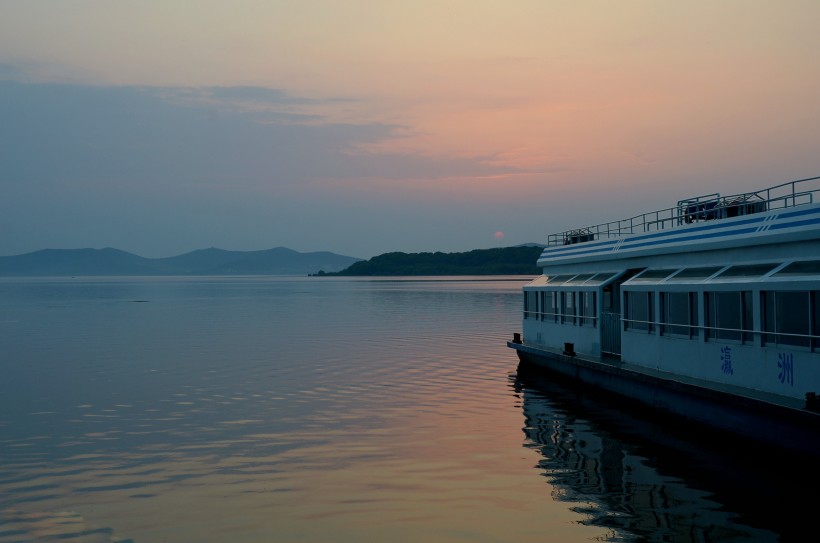 点击大图看下一张：江苏太湖夕照风景图片