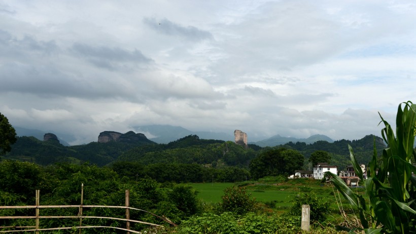 点击大图看下一张：湖南邵阳崀山风景图片