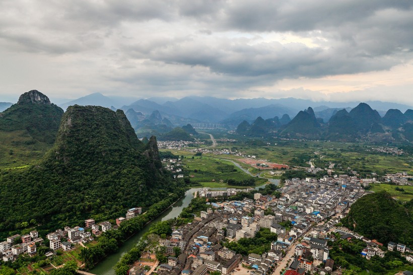 点击大图看下一张：广西贺州老寨山风景图片