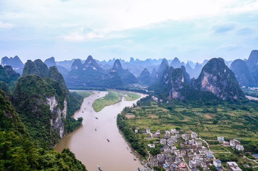 点击大图看下一张：广西贺州老寨山风景图片