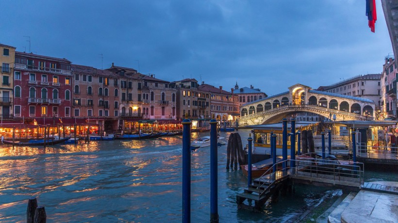 点击大图看下一张：威尼斯雷雅托桥图片