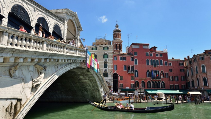 点击大图看下一张：威尼斯雷雅托桥图片