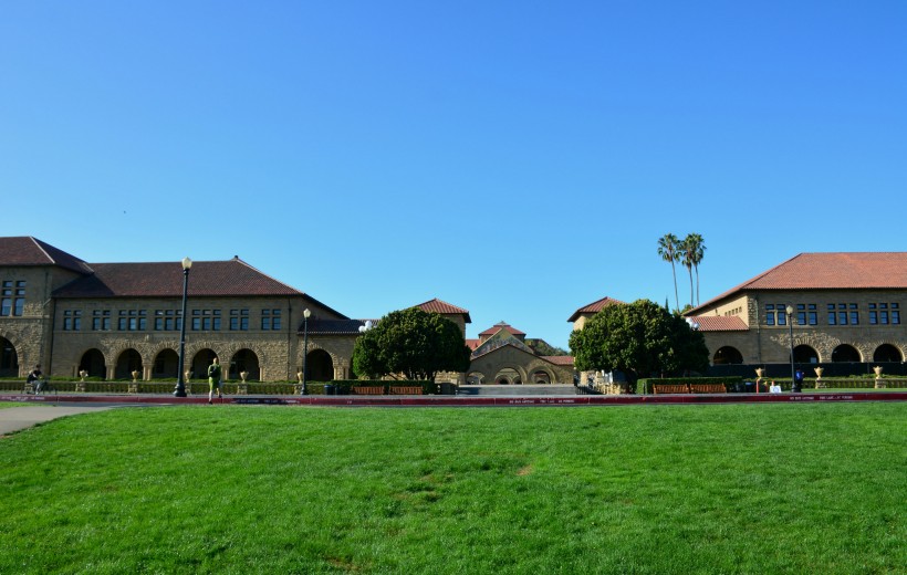 点击大图看下一张：美国斯坦福大学风景图片