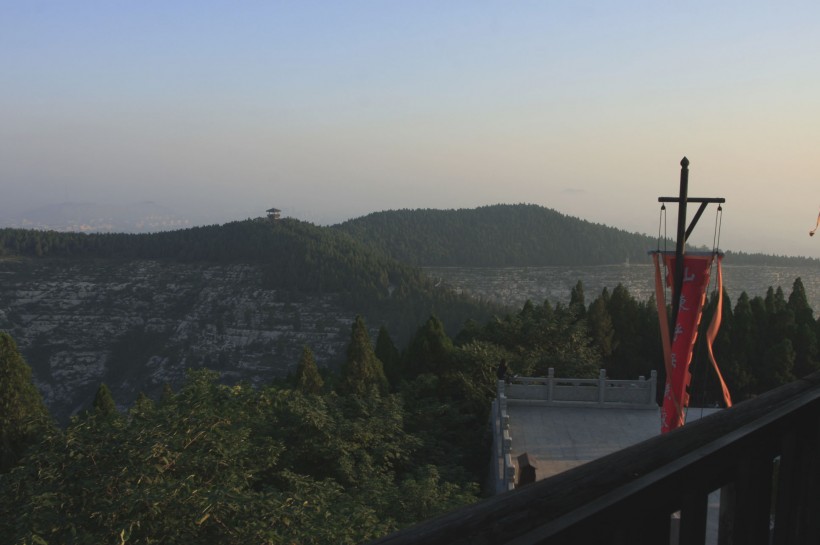 点击大图看下一张：山东梁山风景图片