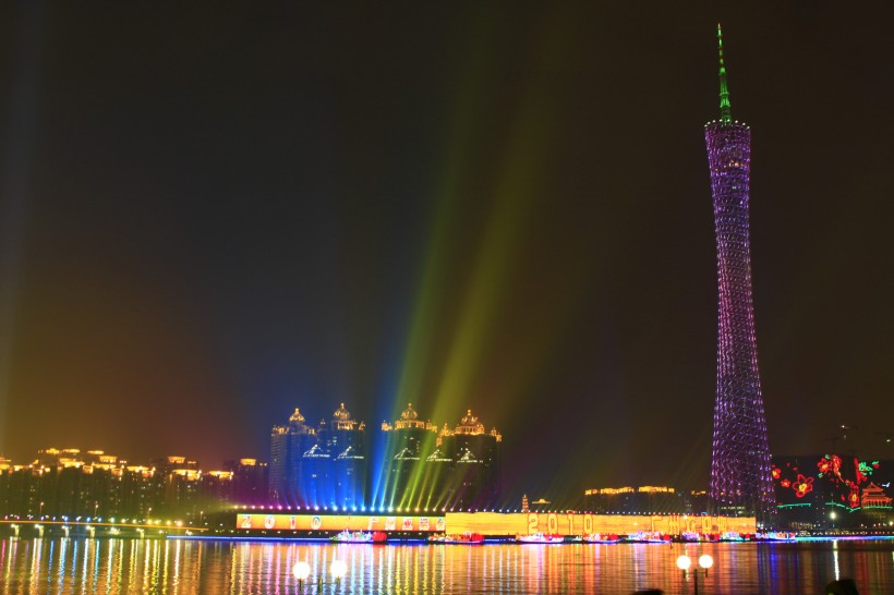 点击大图看下一张：广东广州猎德桥夜景图片