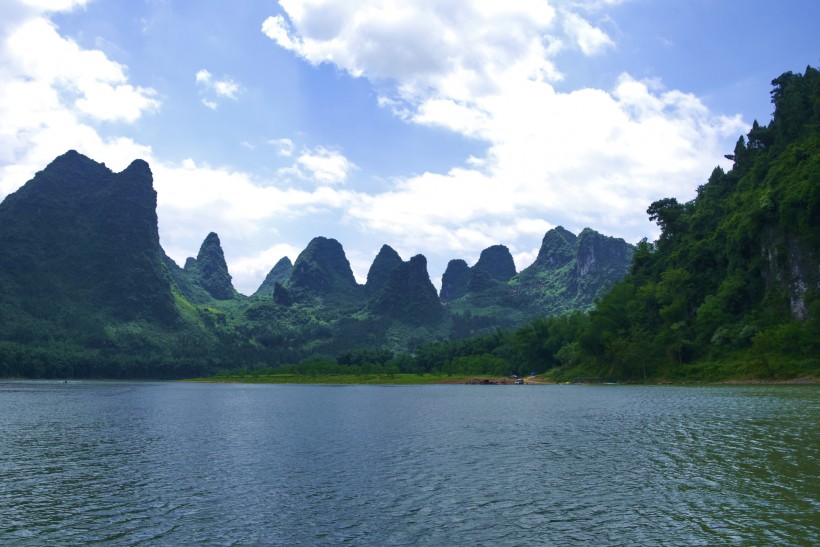 点击大图看下一张：广西桂林漓江风景图片