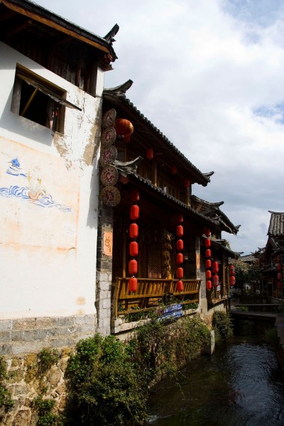 点击大图看下一张：云南丽江古城街道图片