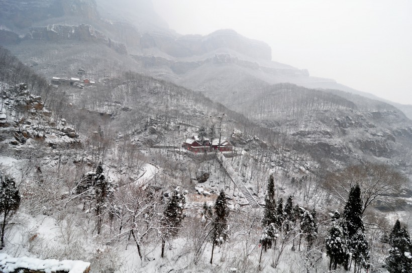 点击大图看下一张：河南林州雪景图片