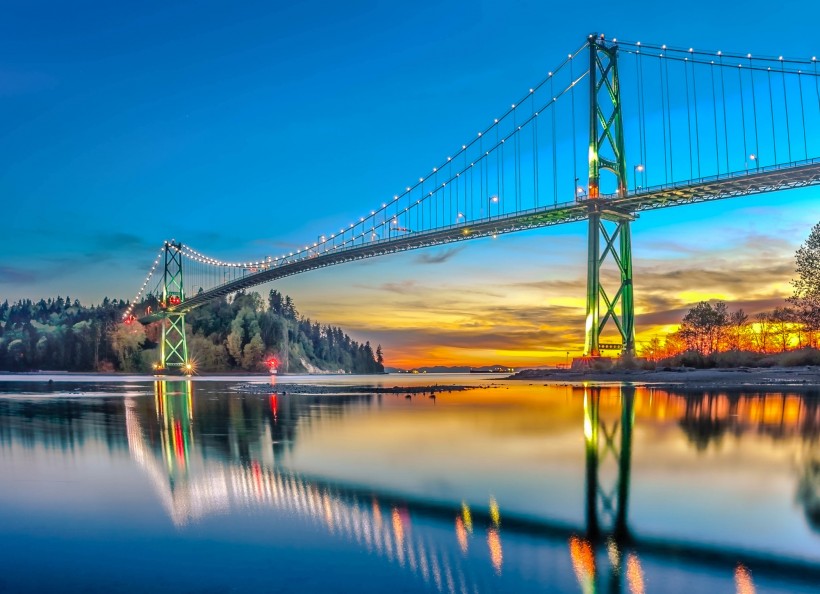 点击大图看下一张：加拿大狮门大桥图片