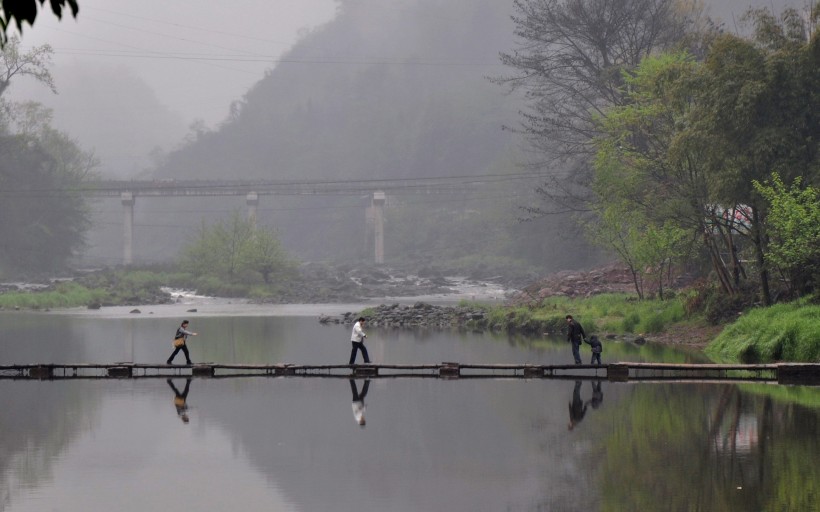点击大图看下一张：柳江风景图片