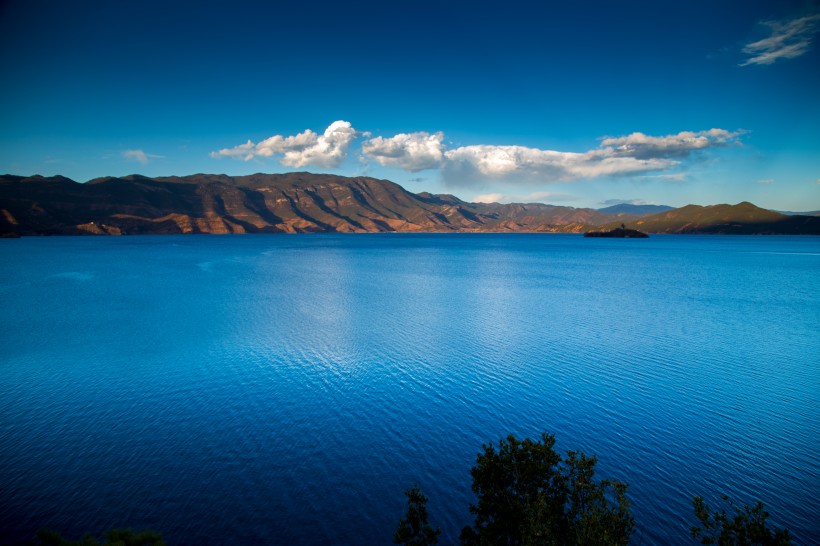 点击大图看下一张：美丽的泸沽湖风景图片