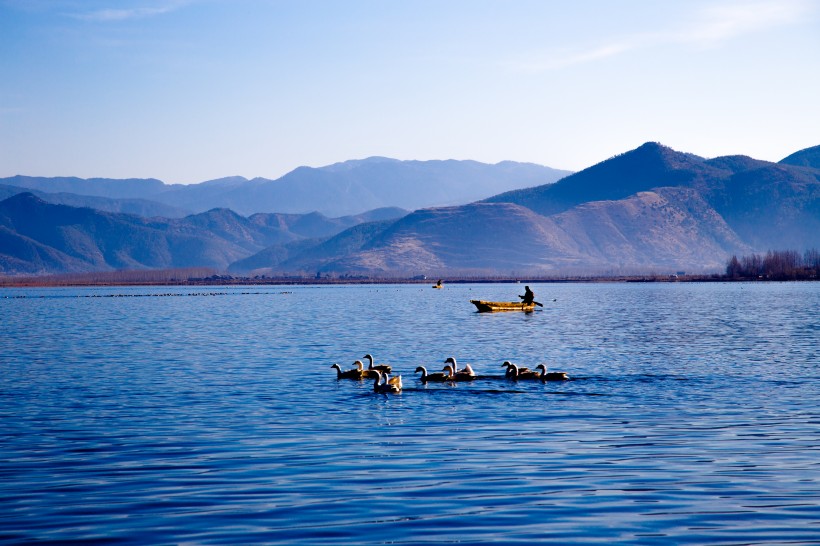 点击大图看下一张：美丽的泸沽湖风景图片