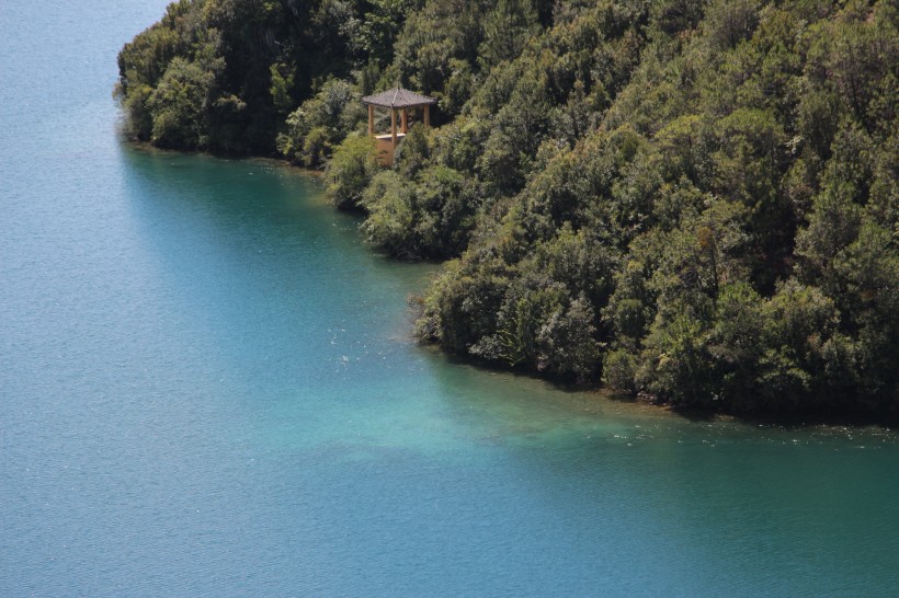 点击大图看下一张：四川泸沽湖风景图片