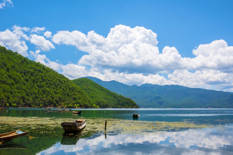 点击大图看下一张：四川泸沽湖风景图片