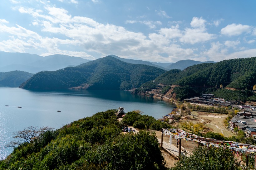 点击大图看下一张：云南泸沽湖风景图片