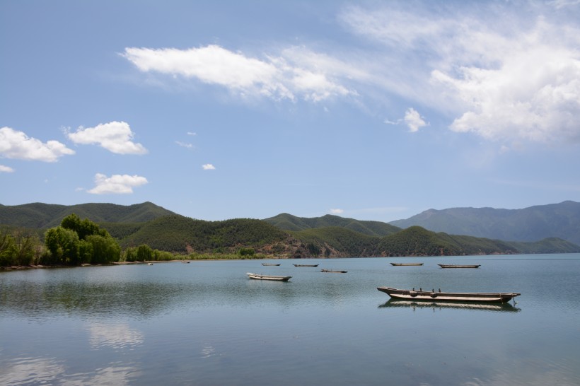 点击大图看下一张：四川泸沽湖秀丽景色图片
