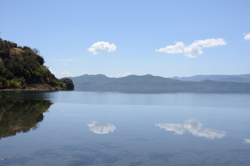 点击大图看下一张：四川泸沽湖秀丽景色图片