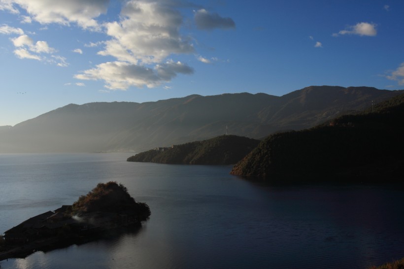 点击大图看下一张:四川泸沽湖风景图片
