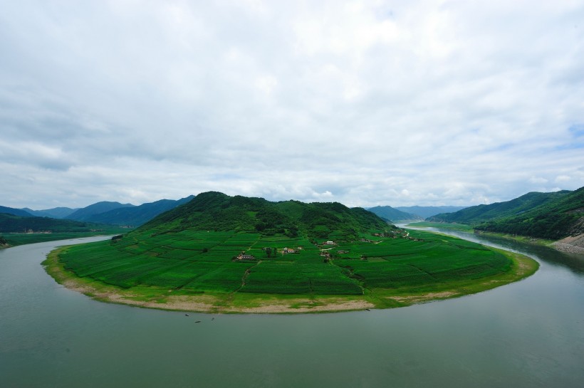 点击大图看下一张：辽宁丹东绿江风景图片