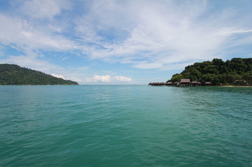 点击大图看下一张：马来西亚绿中海风景图片