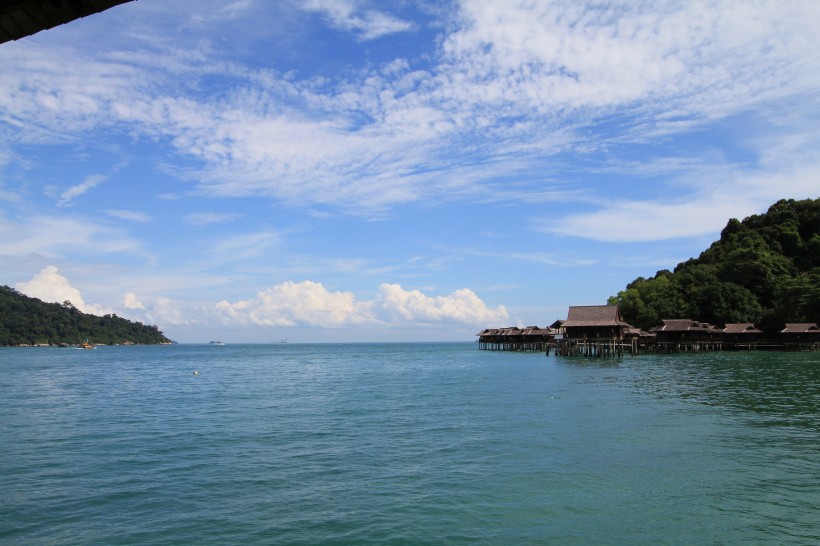 点击大图看下一张：马来西亚绿中海风景图片