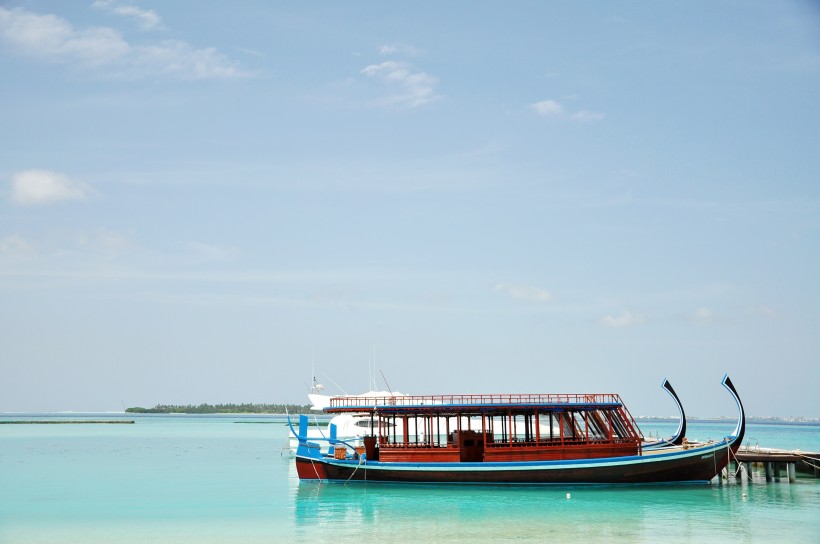 点击大图看下一张：美丽迷人的马尔代夫海滨风景图片