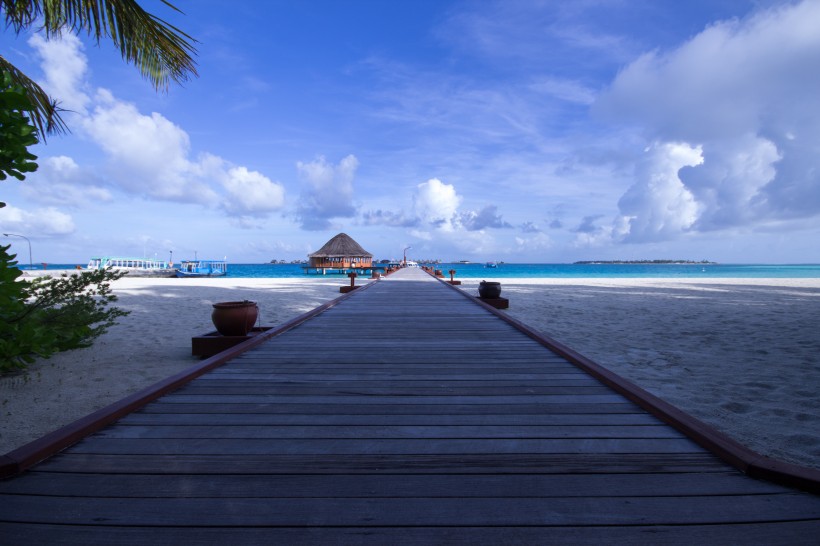 点击大图看下一张：美丽迷人的马尔代夫海滨风景图片