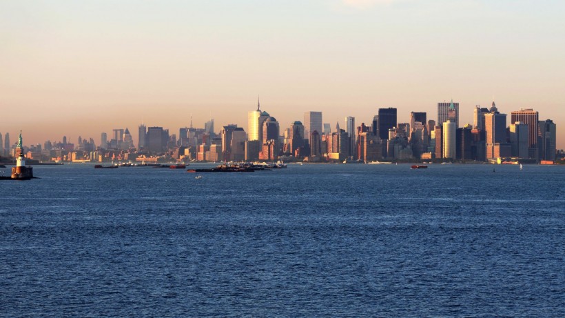 点击大图看下一张：美国曼哈顿傍晚风景图片
