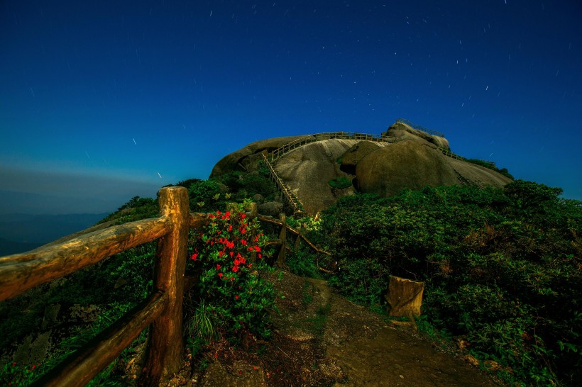 点击大图看下一张：广西桂林猫儿山风景图片