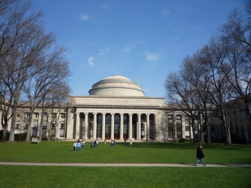 点击大图看下一张：美国麻省理工学院风景图片