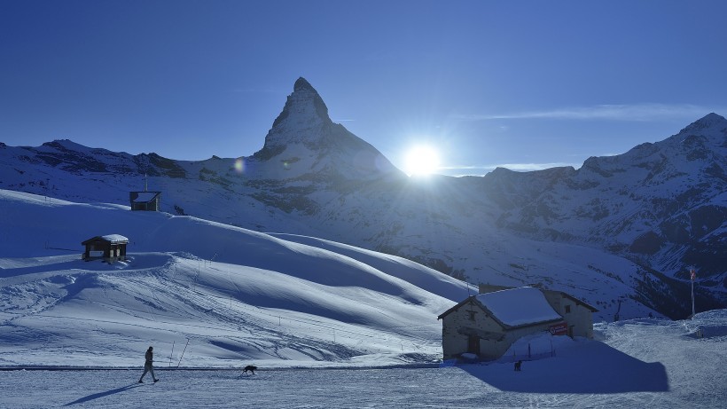 点击大图看下一张：瑞士马特洪峰雪景图片