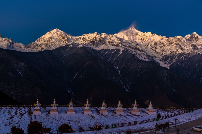 点击大图看下一张：云南梅里雪山风景图片