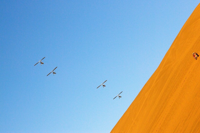 点击大图看下一张：敦煌鸣沙山风景图片