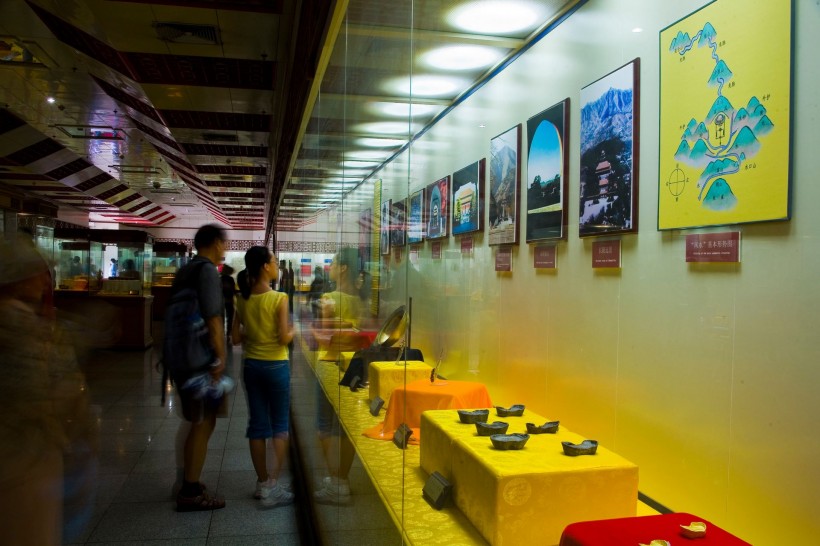 点击大图看下一张：北京明十三陵内景图片