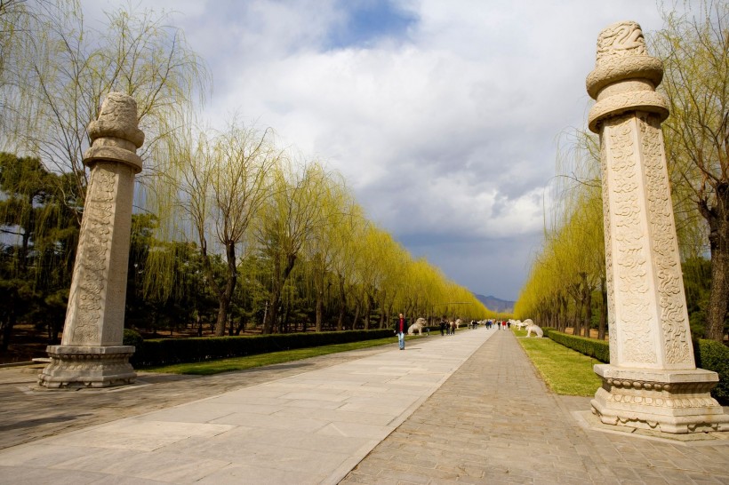 点击大图看下一张：北京明十三陵石雕群图片
