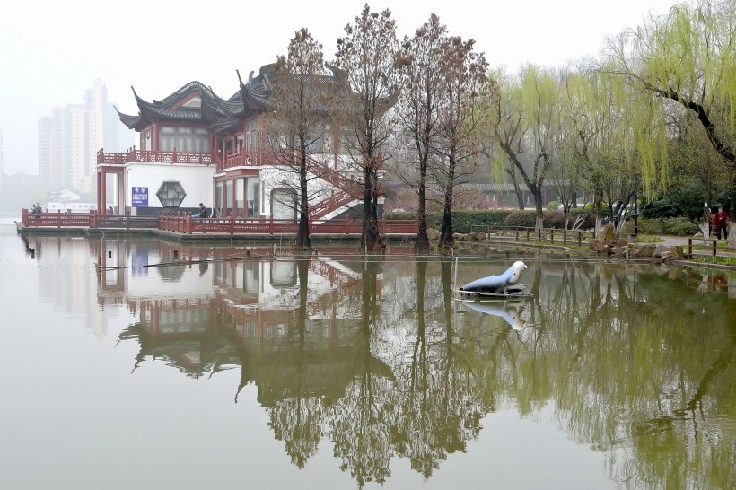 点击大图看下一张：南京莫愁湖风景图片