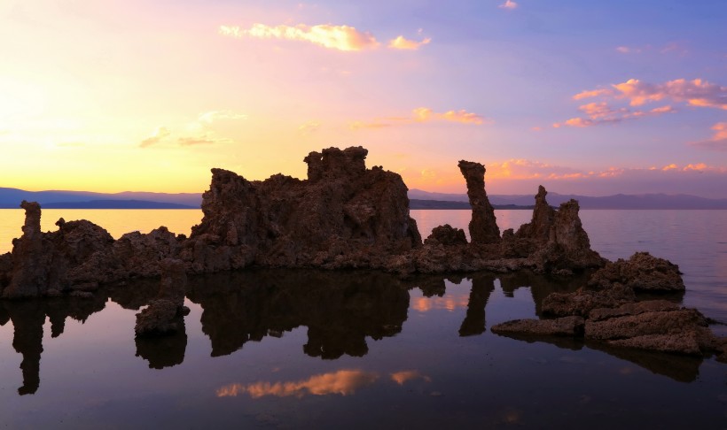 点击大图看下一张：美国加州莫诺湖黄昏风景图片