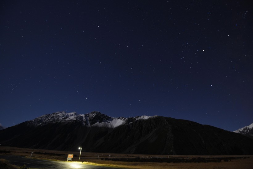 点击大图看下一张:新西兰库克山国家公园风景图片