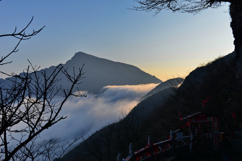 点击大图看下一张：贵州梵净山风景图片