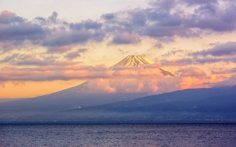 点击大图看下一张：日本富士山风景图片