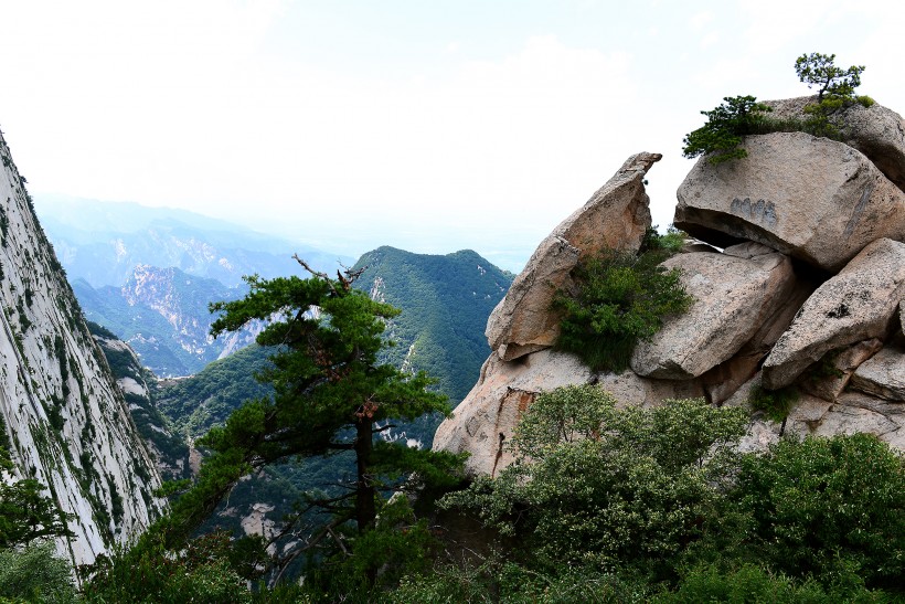 点击大图看下一张：陕西渭南华山风景图片