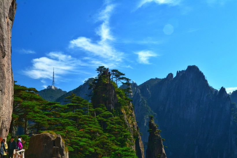 点击大图看下一张：安徽黄山秋日风景图片