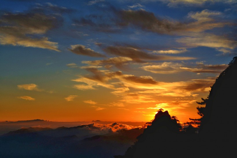 点击大图看下一张：安徽黄山秋日风景图片
