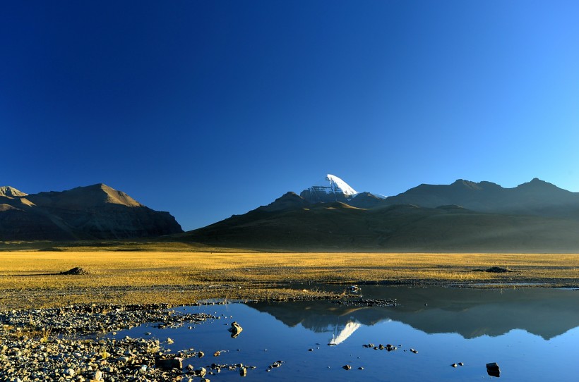 点击大图看下一张：西藏阿里冈仁波齐峰图片