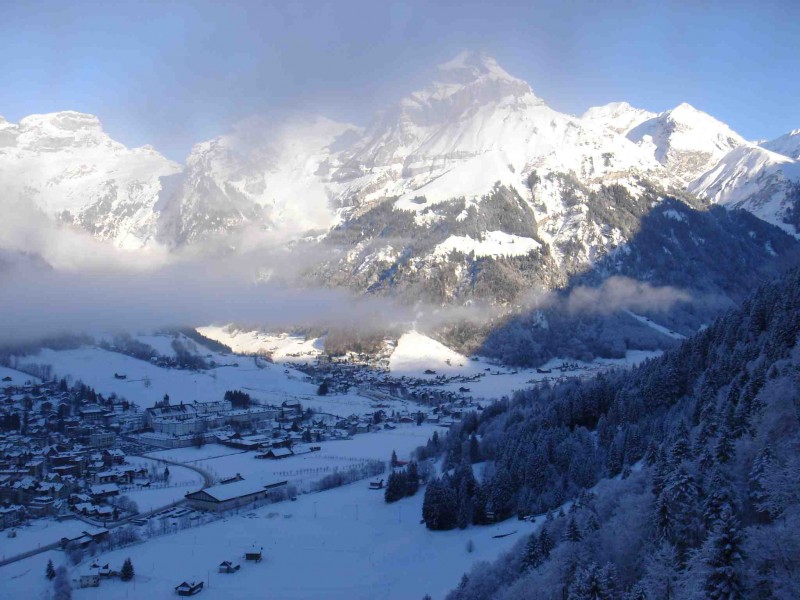 点击大图看下一张：瑞士铁力士山风景图片