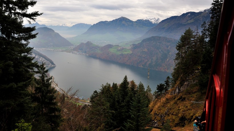 点击大图看下一张：瑞士皮拉图斯山风景图片