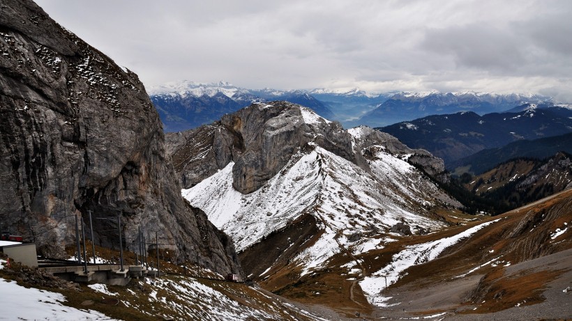 点击大图看下一张：瑞士皮拉图斯山风景图片
