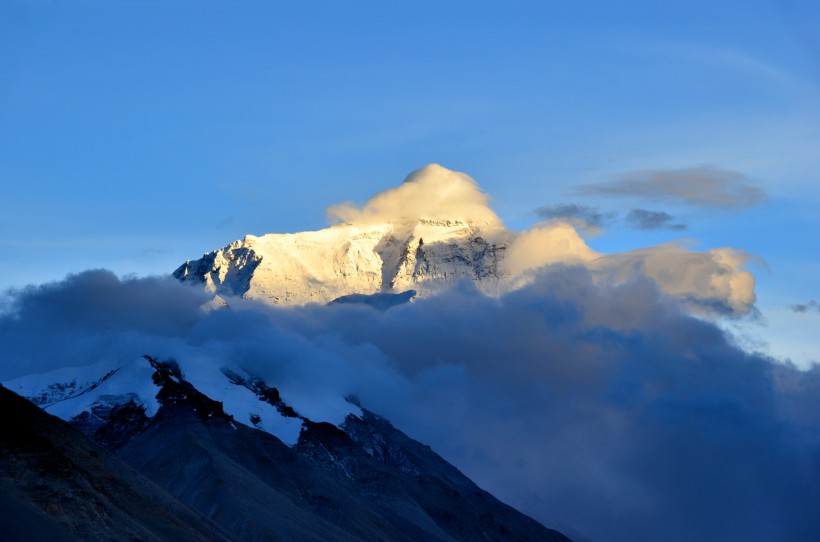 点击大图看下一张：西藏珠穆朗玛峰图片