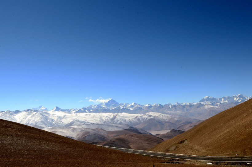 点击大图看下一张：西藏珠穆朗玛峰风景图片