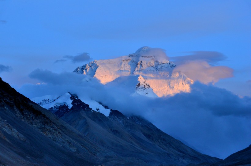 点击大图看下一张：西藏珠穆朗玛峰图片